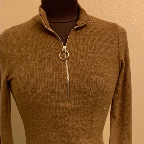 🌺🌺SOLD 🌺🌺Mini bell sleeve sweater dress size - Picture 2 of 5